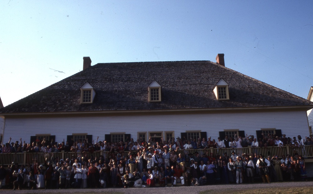 Old Fort William with a large group of people out front