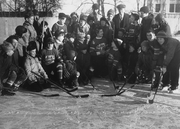 Hilda Donati and players from her team