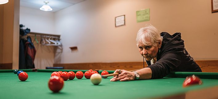woman playing snooker