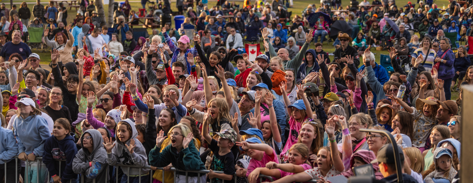 Live on the Waterfront crowd