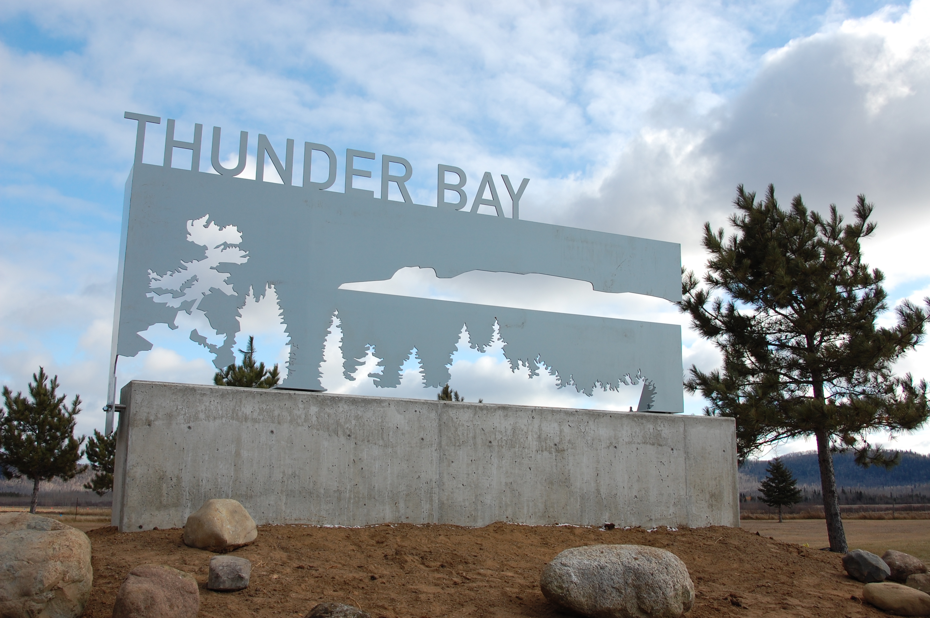 gateway with nature image carved out and words "Thunder Bay"