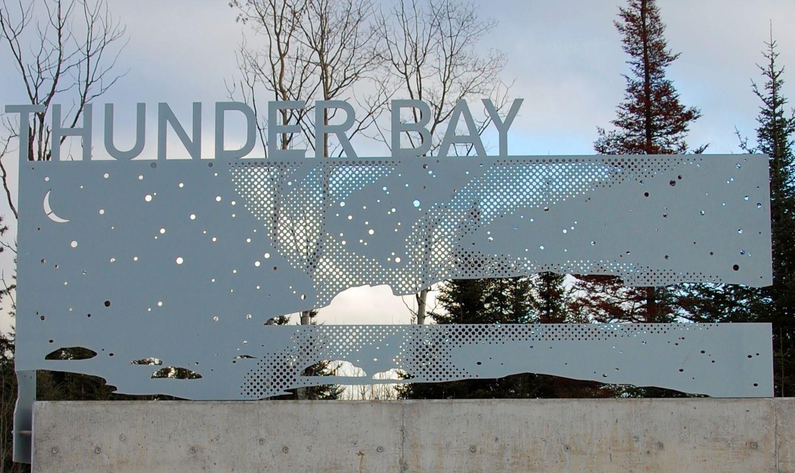 gateway with nature image carved out and words "Thunder Bay"