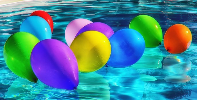 balloons in pool