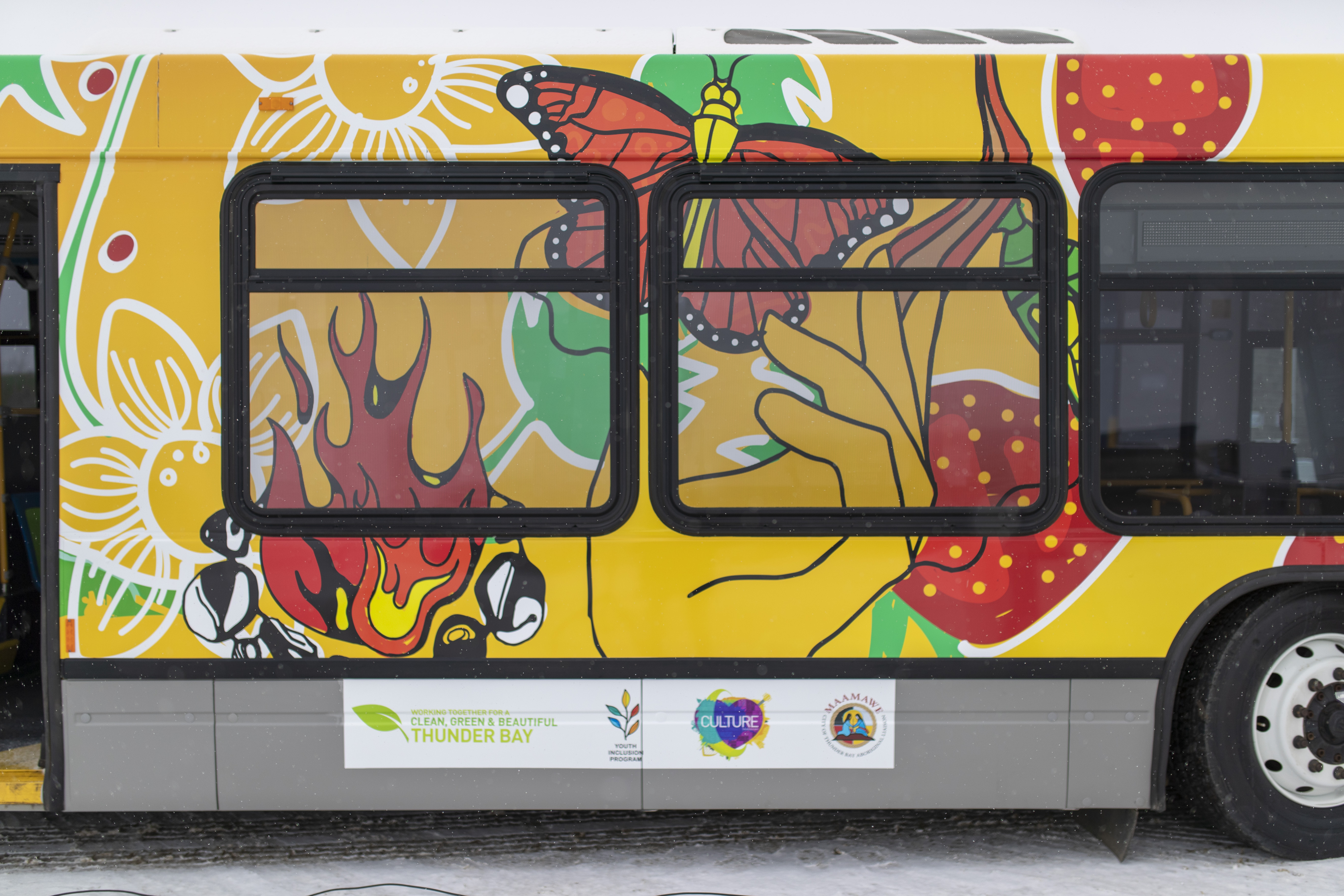 A photo of the Maamawe art bus