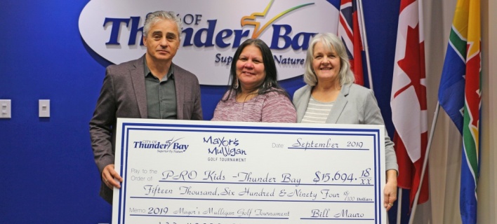 Mayor's Mulligan Cheque Presentation