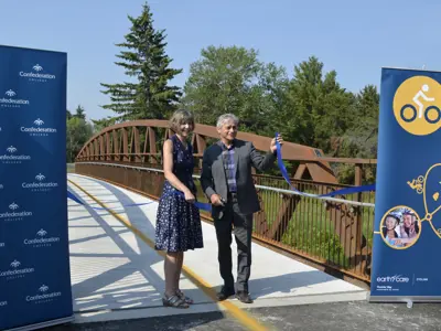 Ribboncutting.JPG