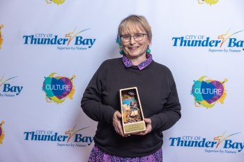 Lynne Warnick with award
