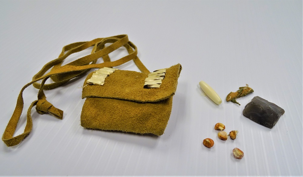 Collection of Old Fort William Great Rendezvous items in canvas shoulder bag